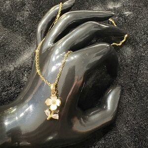 Elegant Gold Flower Pendant Necklace Crystal Style Leaf